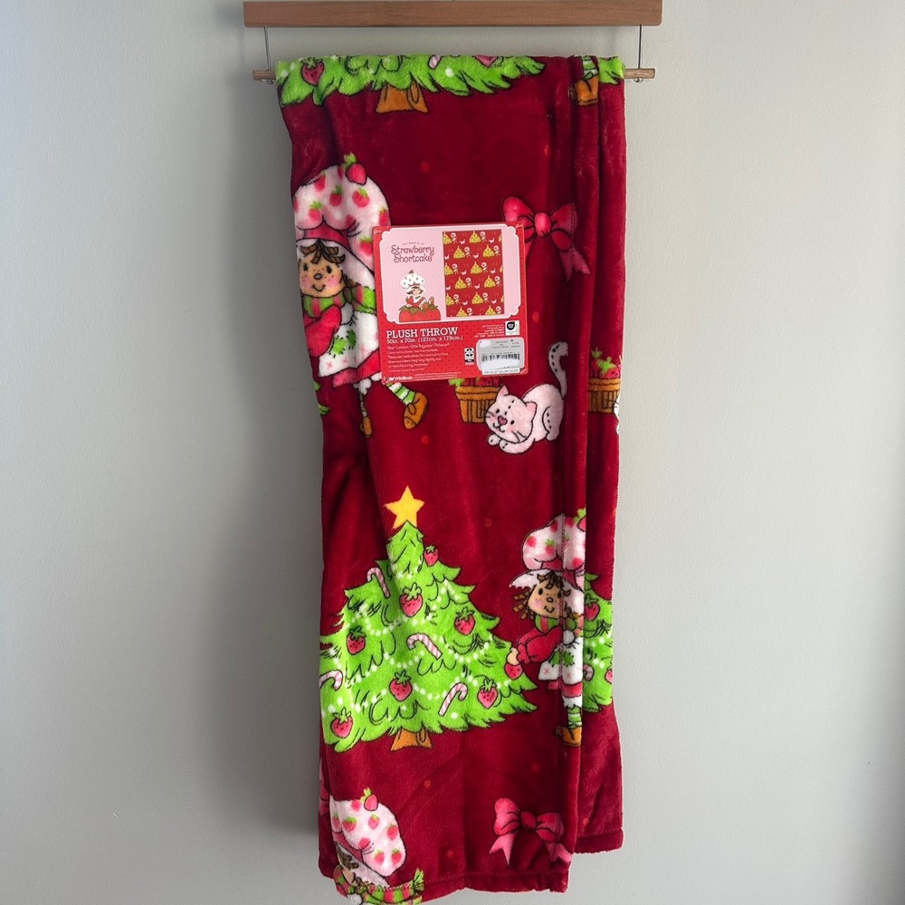 New Strawberry Shortcake 50x70 Christmas Red Green Tree Throw Blanket Holiday